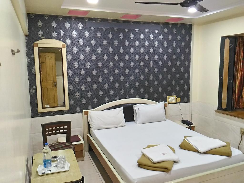 Hotel Palms ナビムンバイ エクステリア 写真
